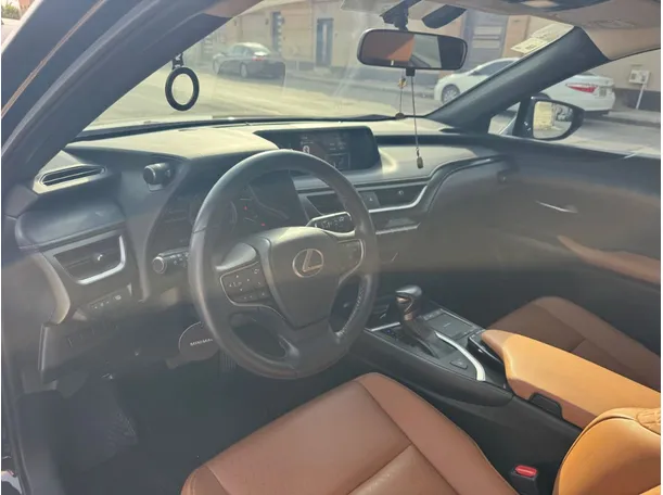 Car image 12