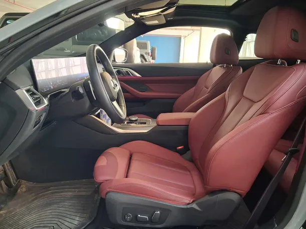 Car image 12