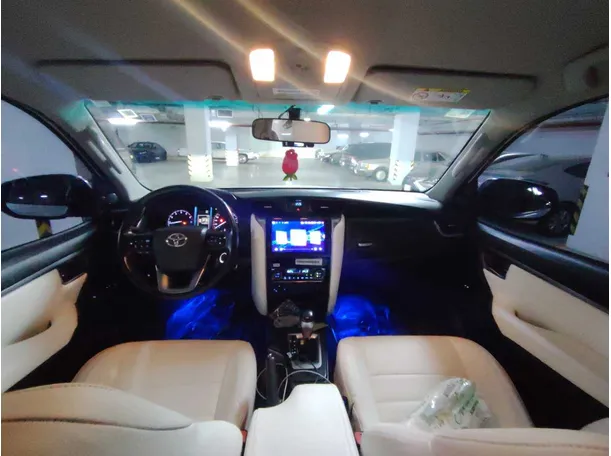 Car image 17