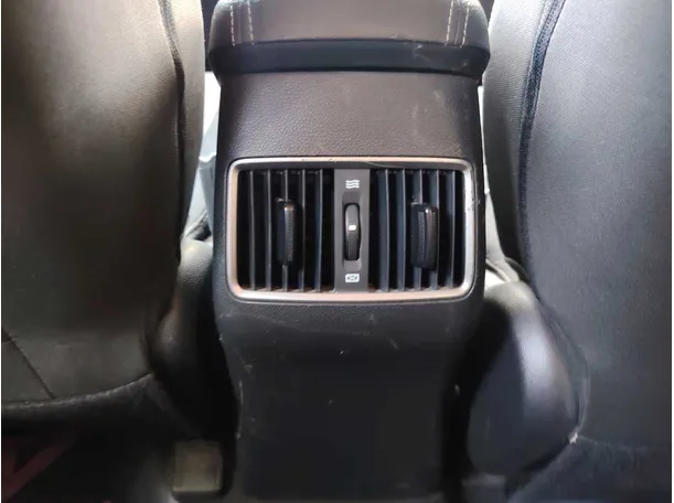 Car image 27