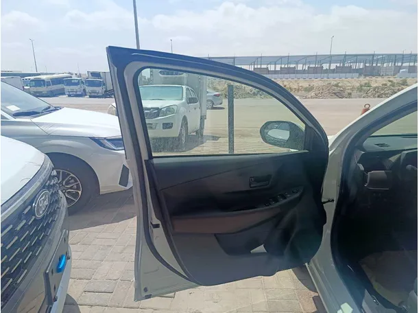 Car image 11