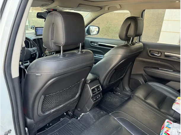 Car image 16
