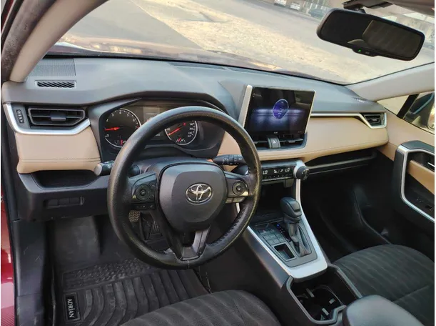 Car image 12