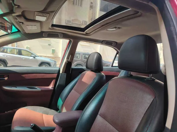 Car image 16