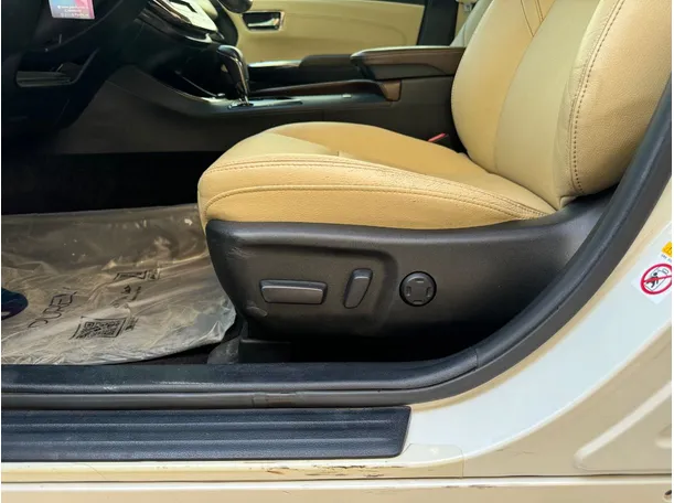 Car image 26