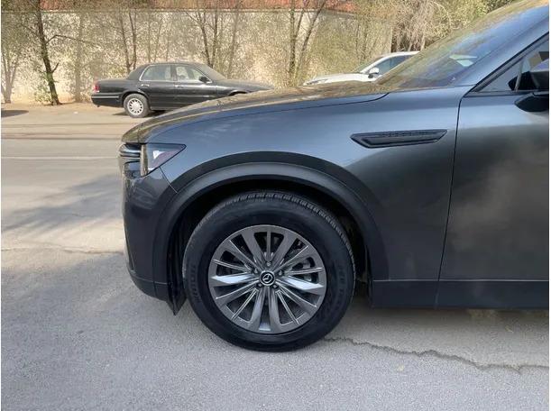 Car image 9