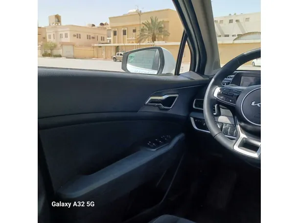 Car image 26