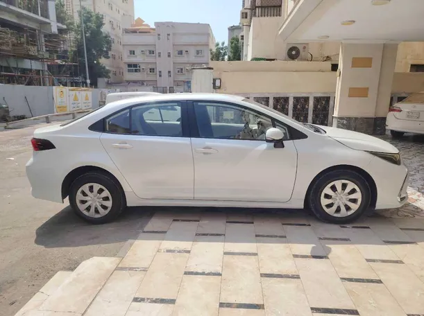 Car image 4