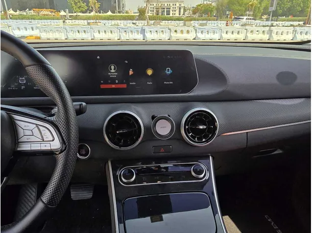 Car image 16
