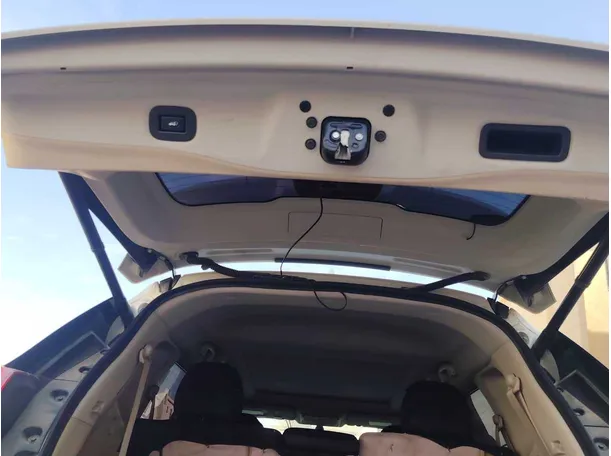 Car image 27