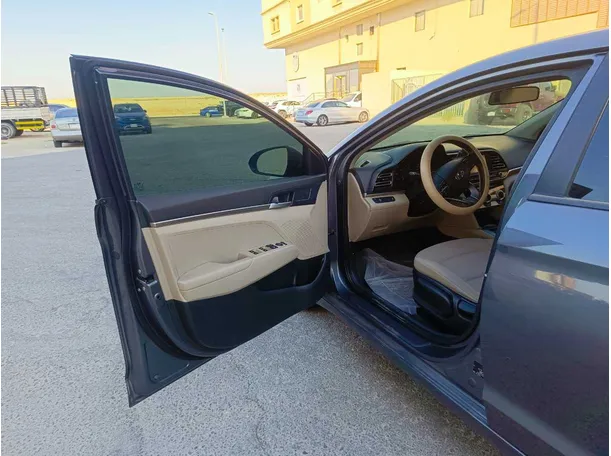 Car image 11