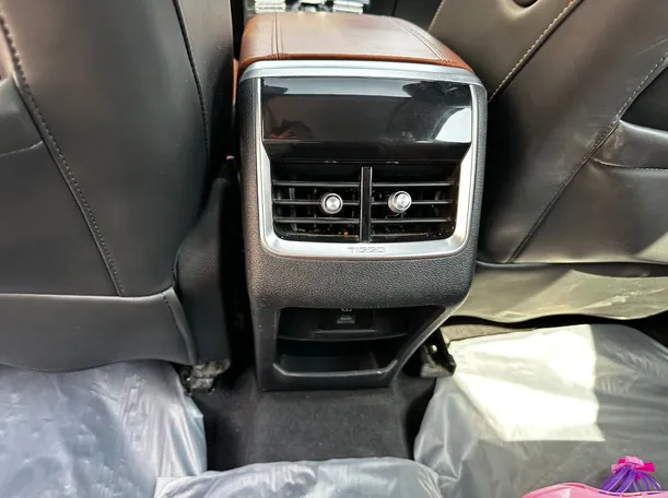 Car image 28