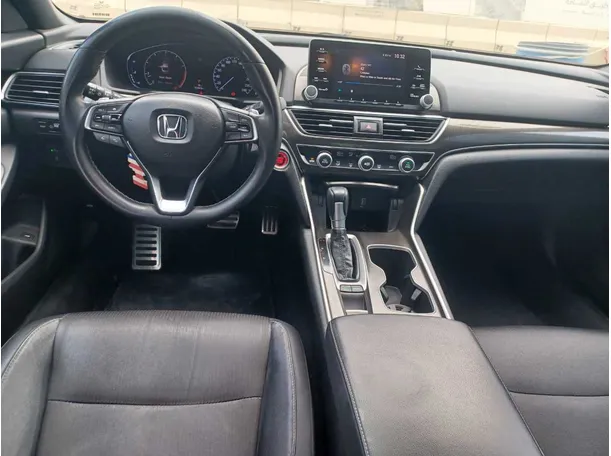 Car image 16