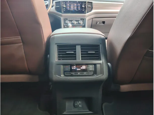 Car image 29