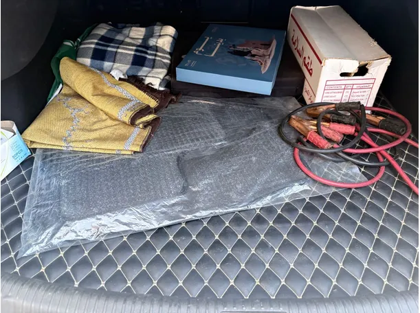 Car image 25