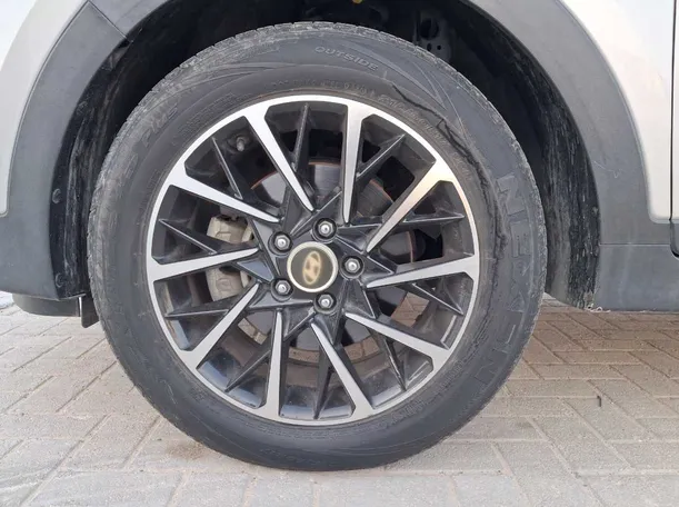 Car image 9