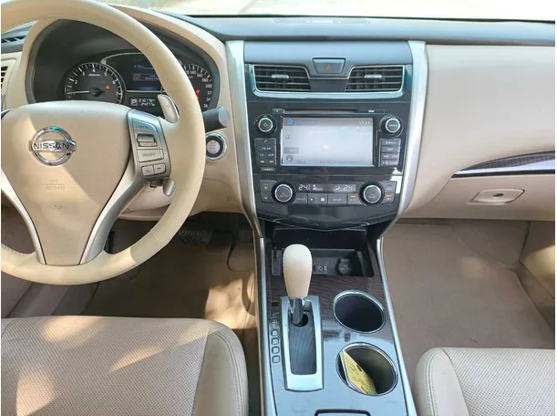 Car image 18