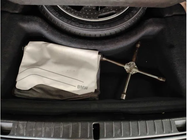Car image 36