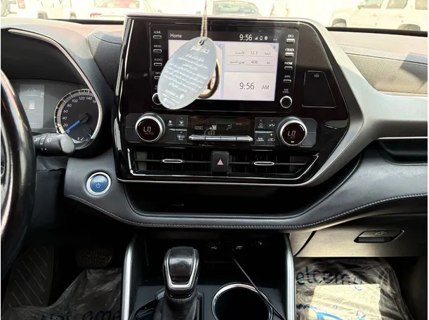 Car image 21