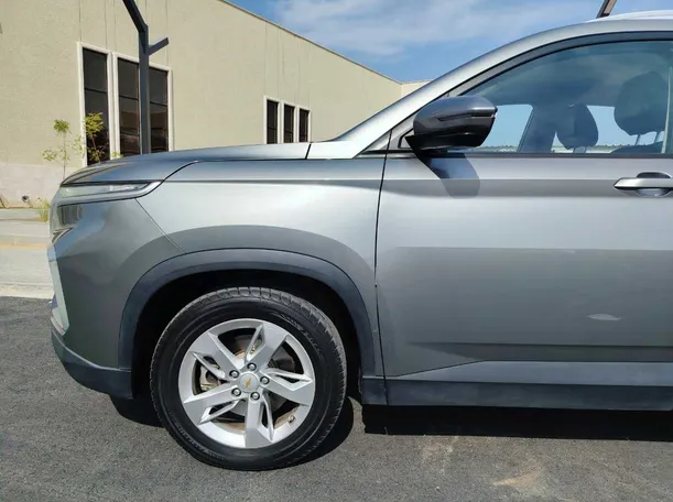 Car image 9