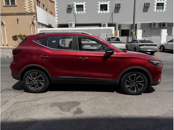Car image 4