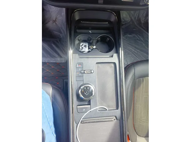 Car image 25