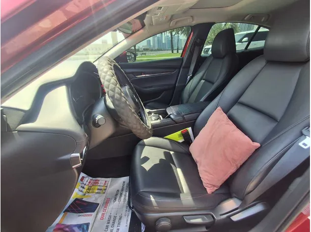Car image 12