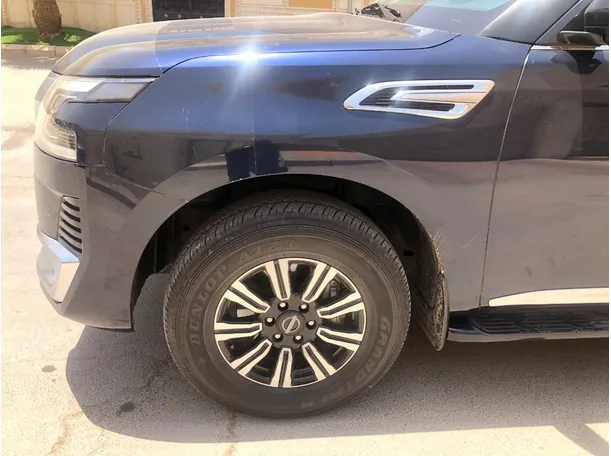 Car image 9