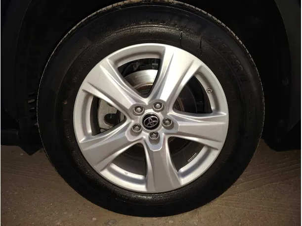 Car image 9