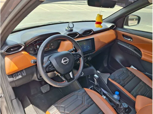 Car image 11