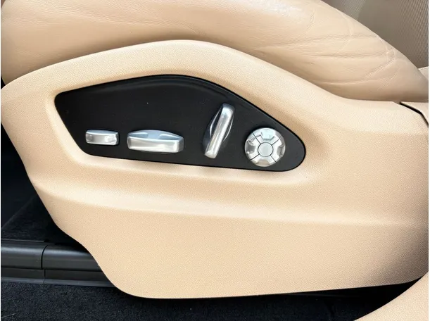 Car image 29
