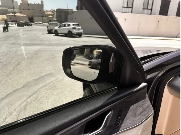 Car image 27