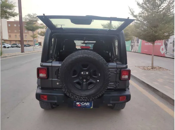 Car image 24