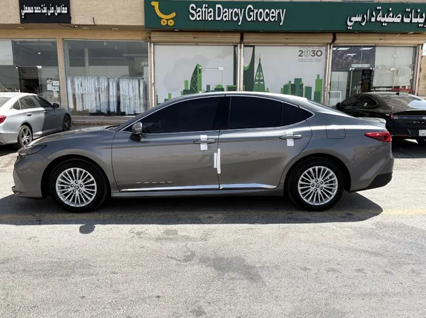 Car image 8