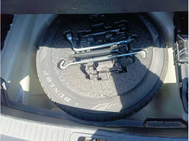 Car image 32