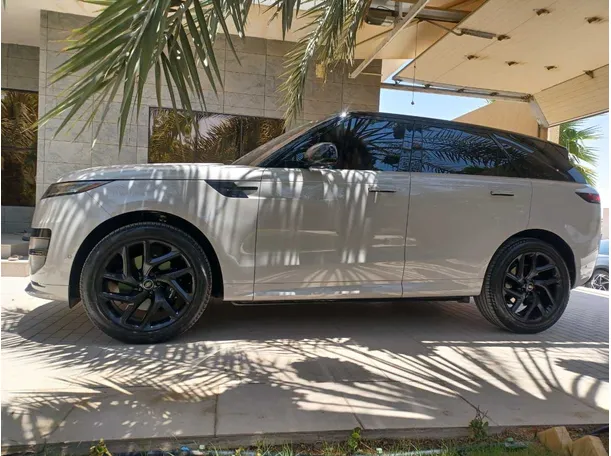 Car image 8