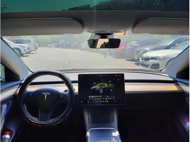 Car image 15