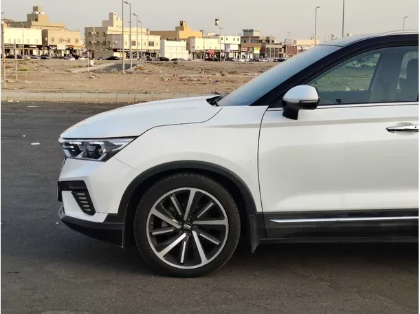 Car image 9