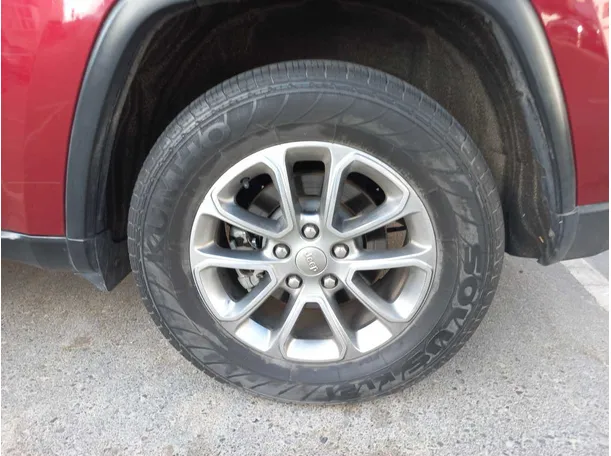 Car image 9