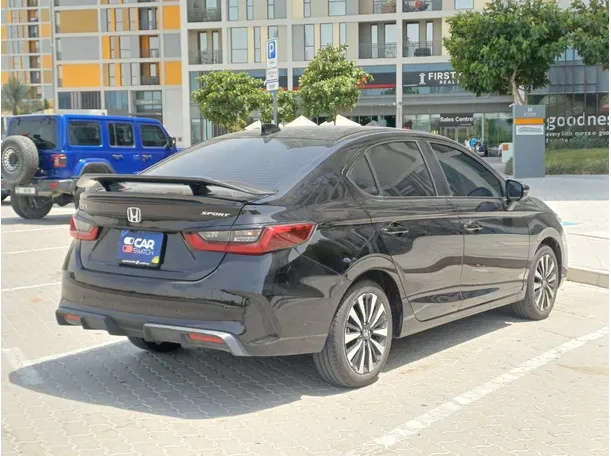 Car image 5