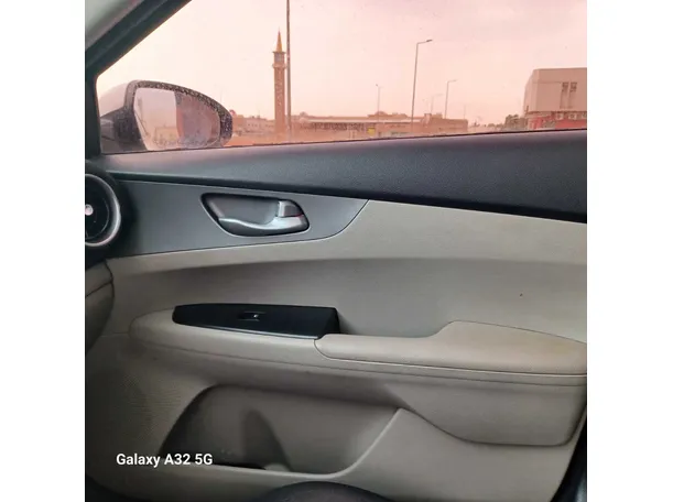Car image 25