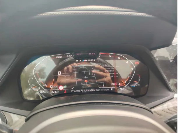 Car image 25