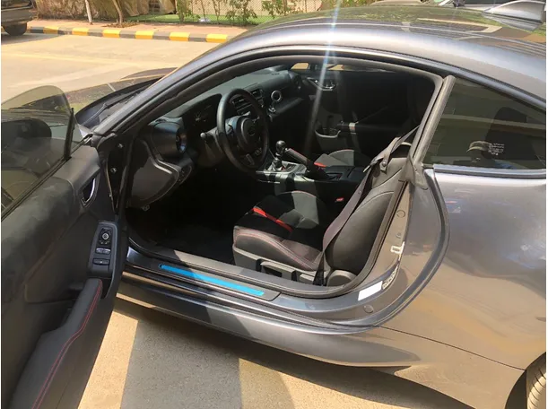 Car image 12