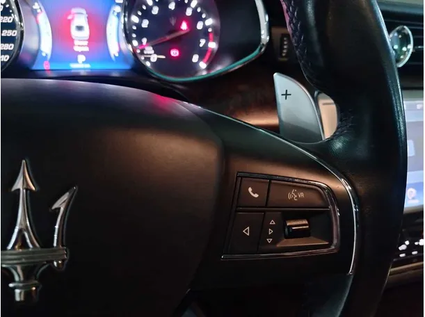 Car image 32