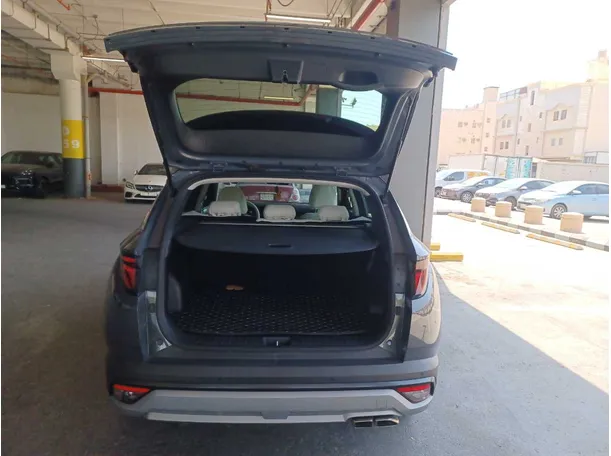 Car image 19