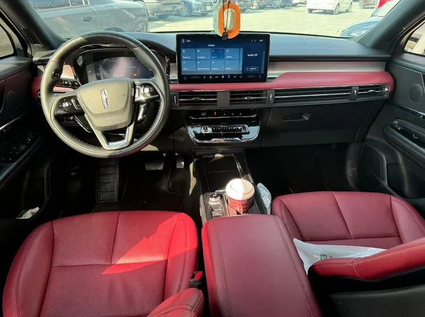 Car image 16