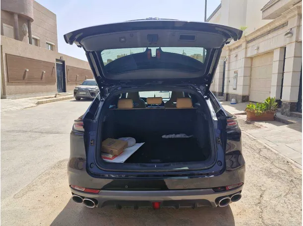 Car image 20