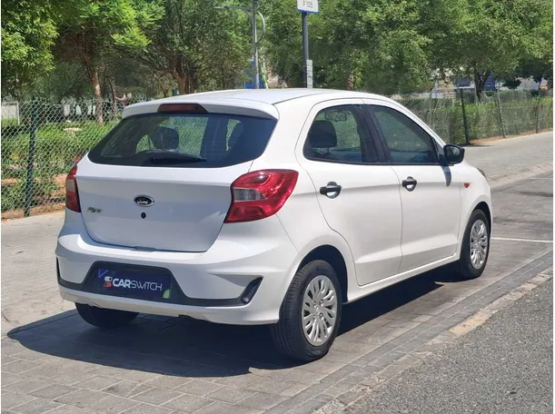 Car image 5