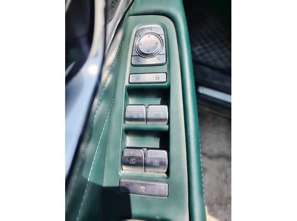 Car image 29