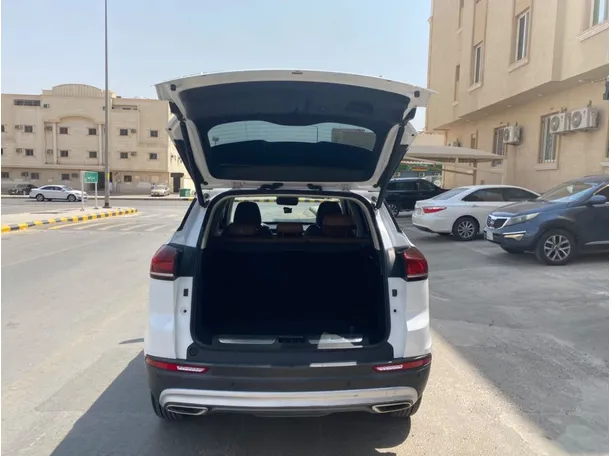 Car image 21